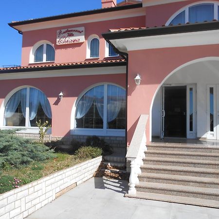 Apartments And Rooms Villa Chiara Krnica Buitenkant foto