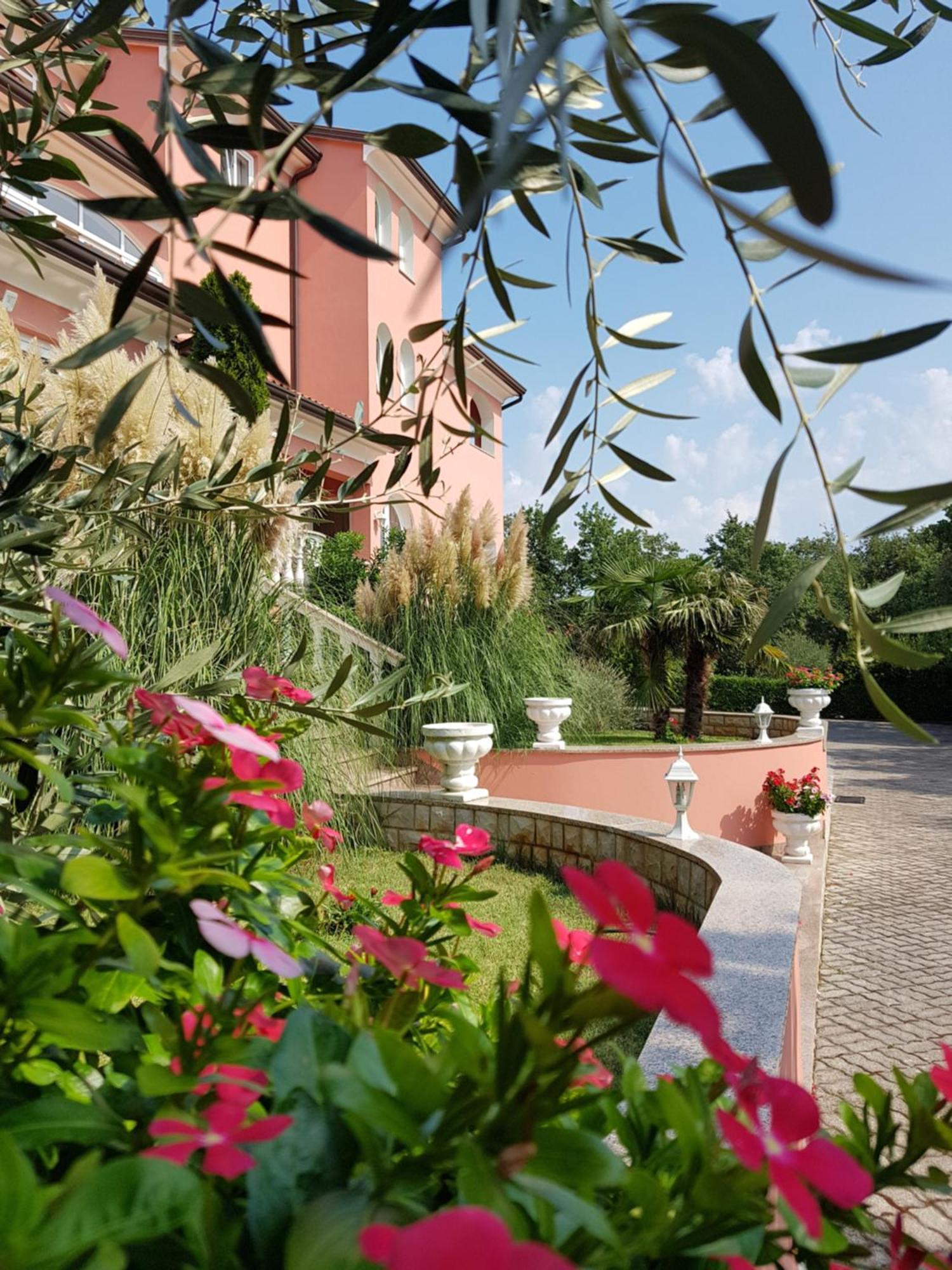 Apartments And Rooms Villa Chiara Krnica Buitenkant foto