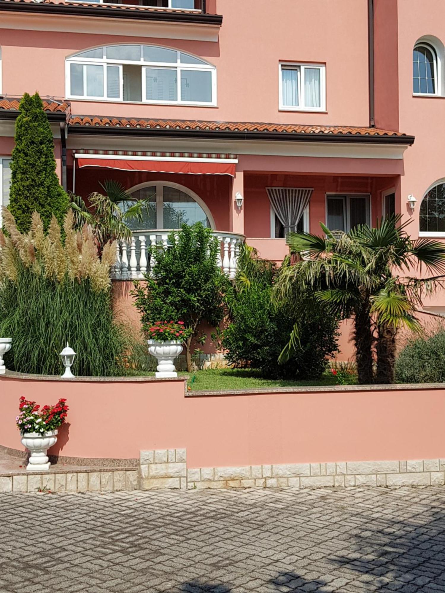 Apartments And Rooms Villa Chiara Krnica Buitenkant foto