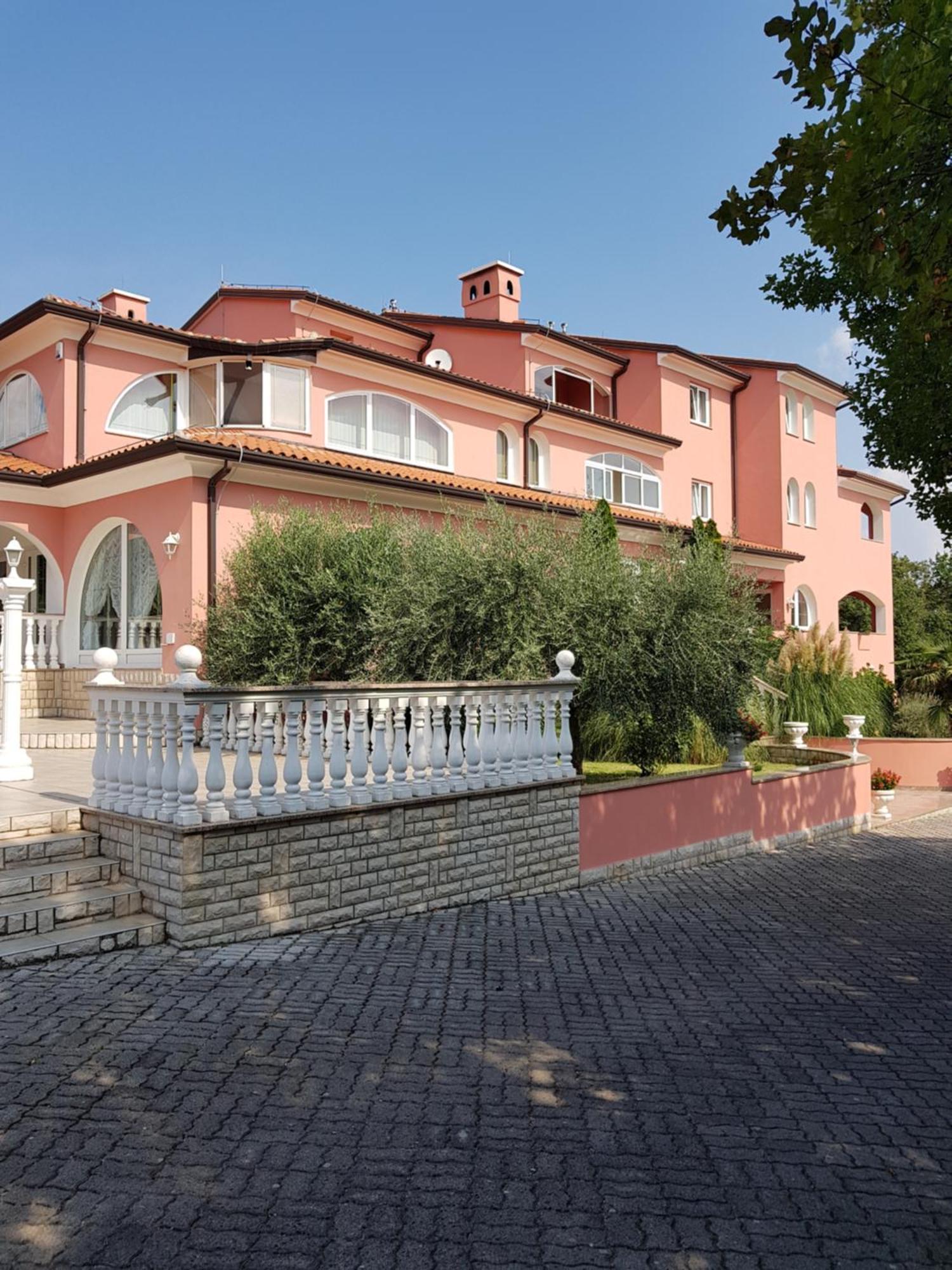 Apartments And Rooms Villa Chiara Krnica Buitenkant foto