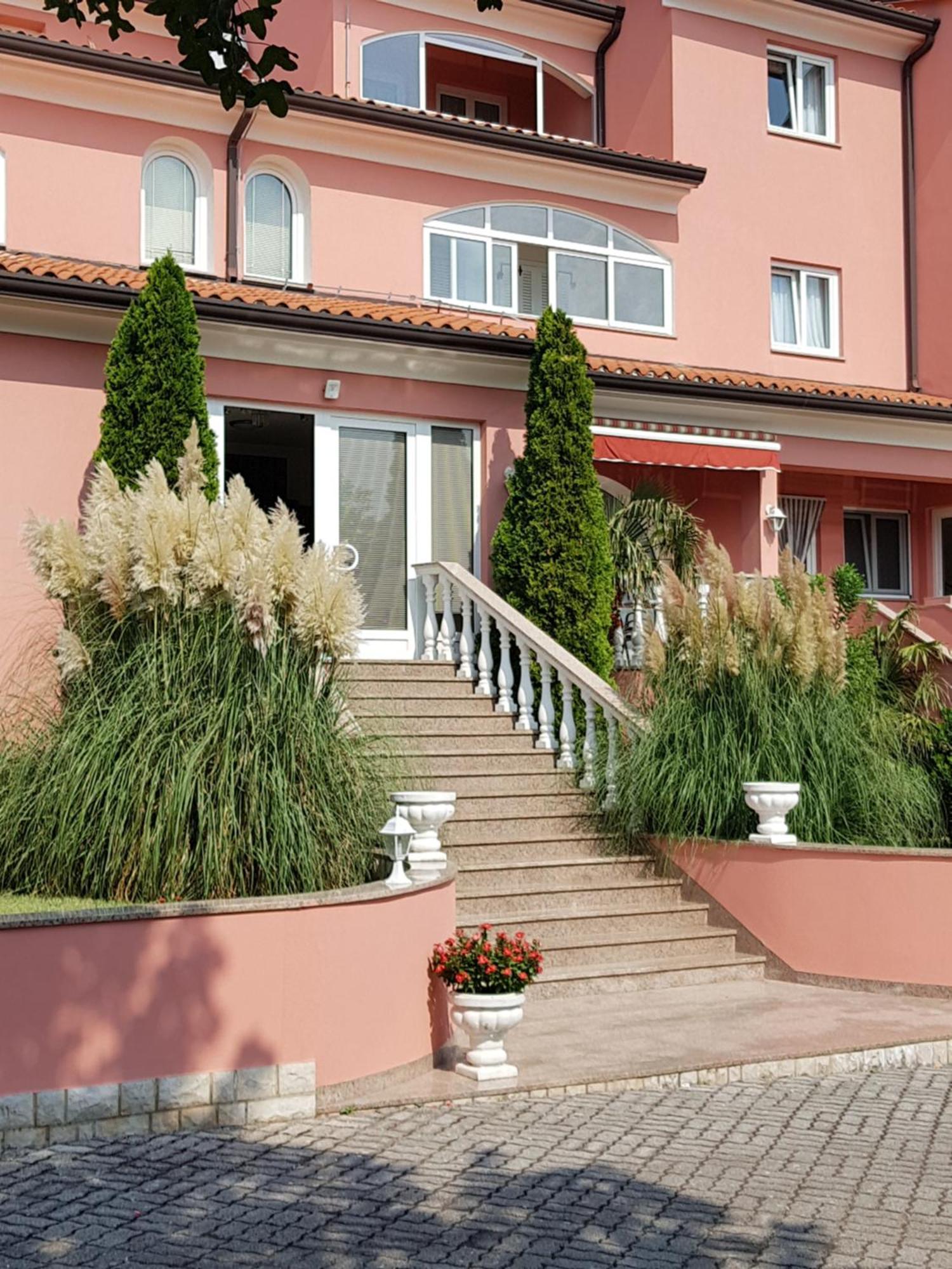 Apartments And Rooms Villa Chiara Krnica Buitenkant foto