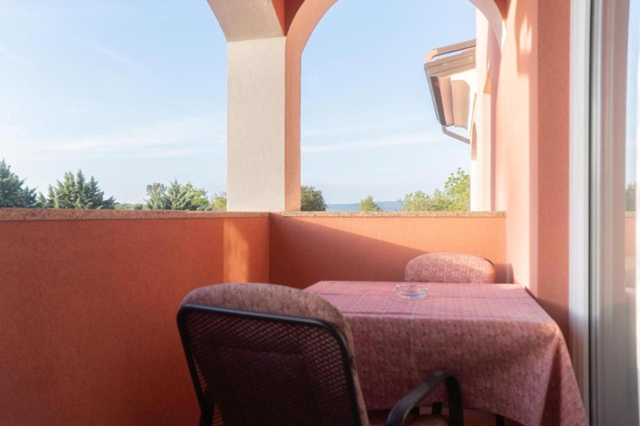 Apartments And Rooms Villa Chiara Krnica Buitenkant foto