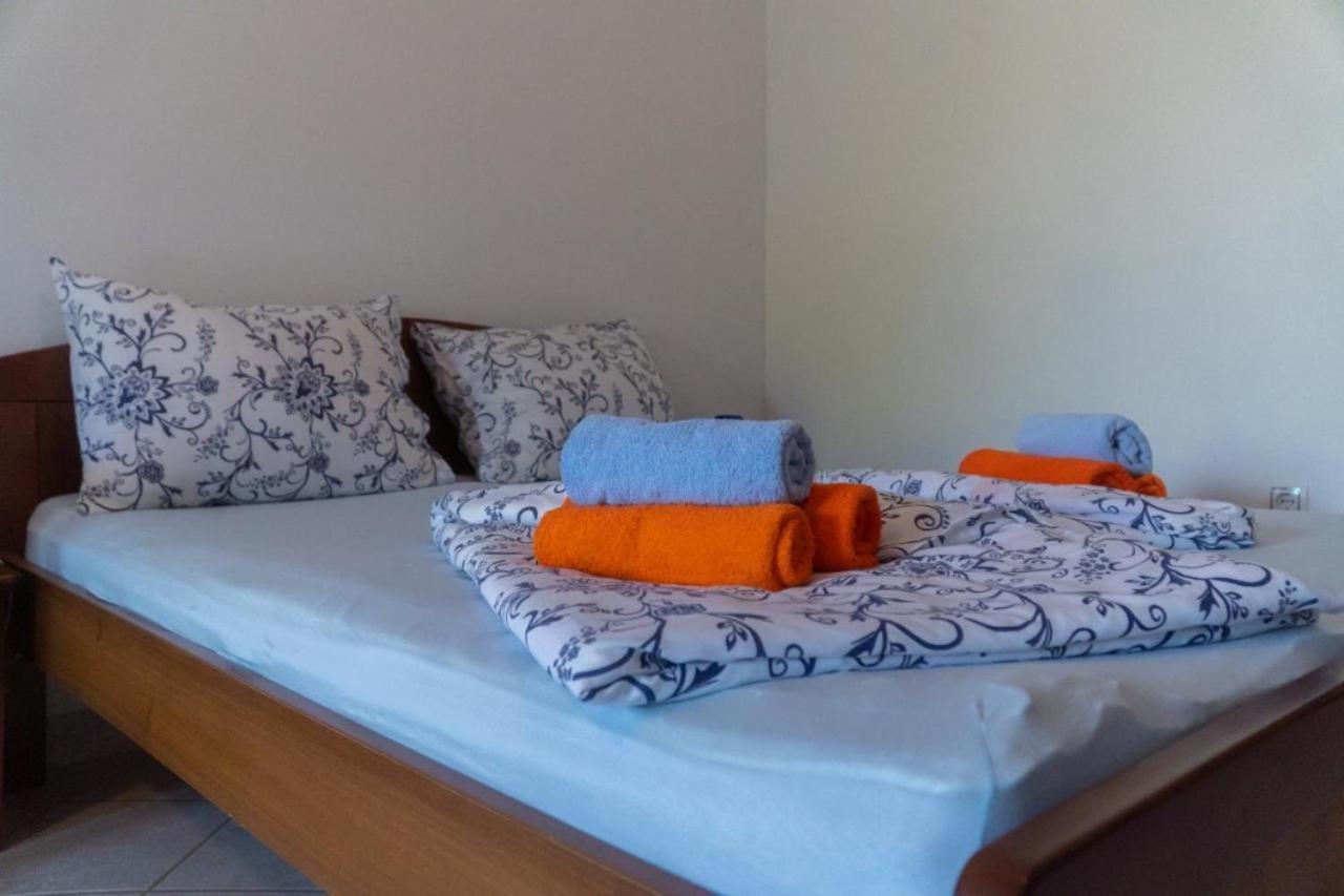 Apartments And Rooms Villa Chiara Krnica Buitenkant foto