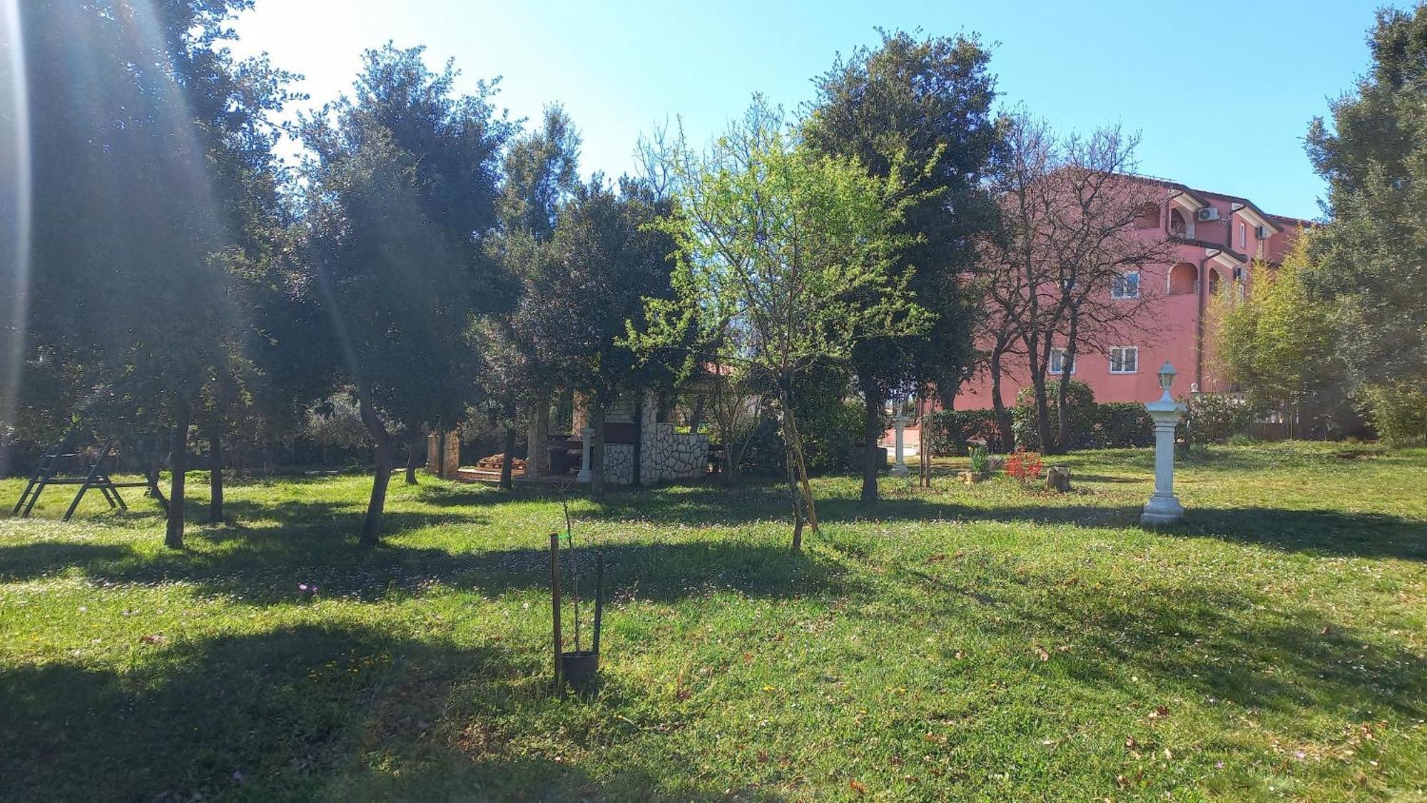 Apartments And Rooms Villa Chiara Krnica Buitenkant foto